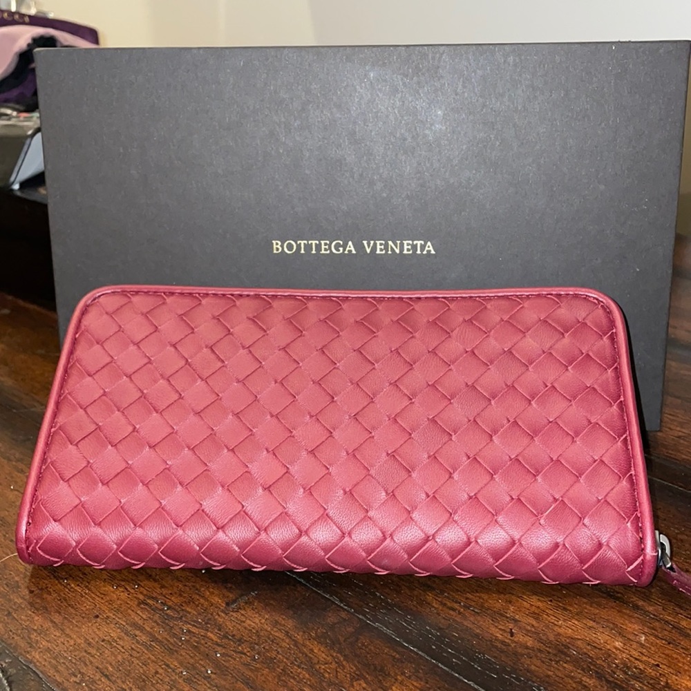Bottega Veneta authentic leather wrap around zipper wallet